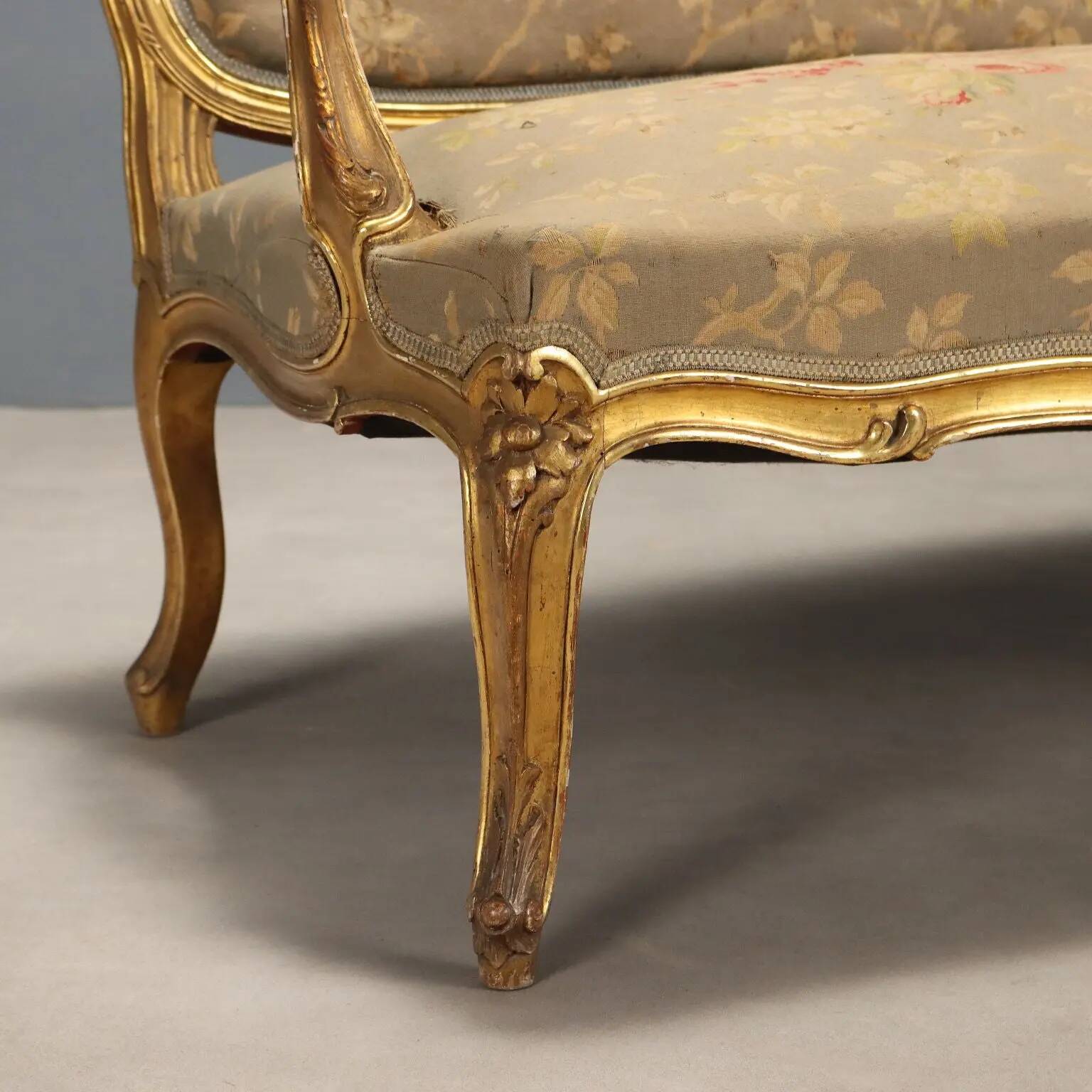 Canapé ancien style baroque, décorations en bois doré, XIXe siècle