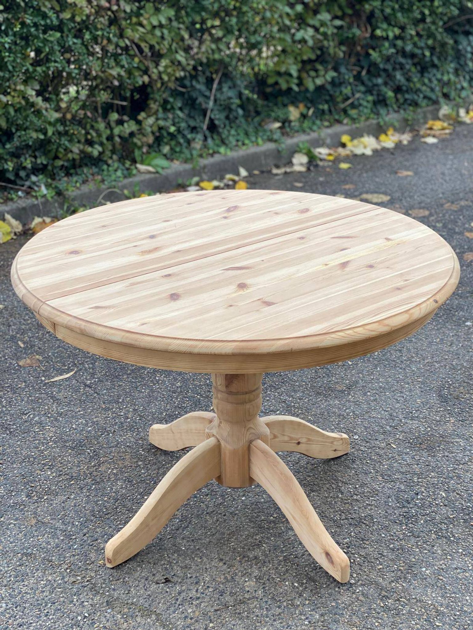 Table à manger ronde extensible pied central rénovée en bois massif brut 105cm