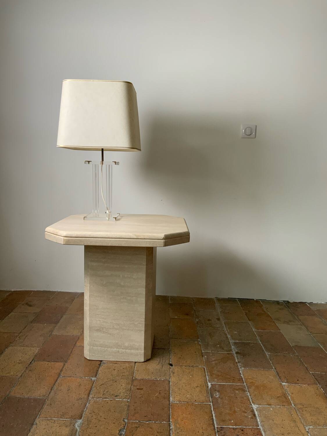 Table haute ou guéridon en travertin