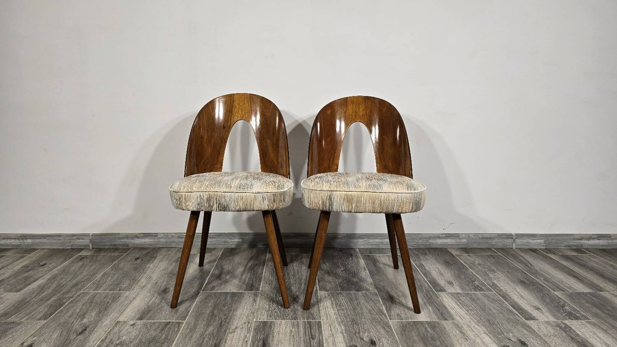 Paire de chaises de salle à manger par Antonin Suman, années 1960