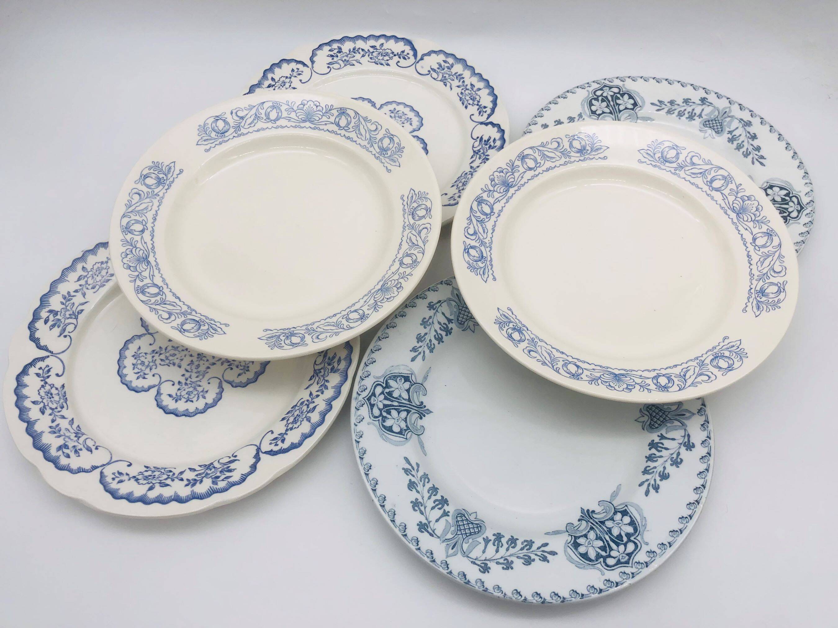 Series of 6 mismatched dinner plates.