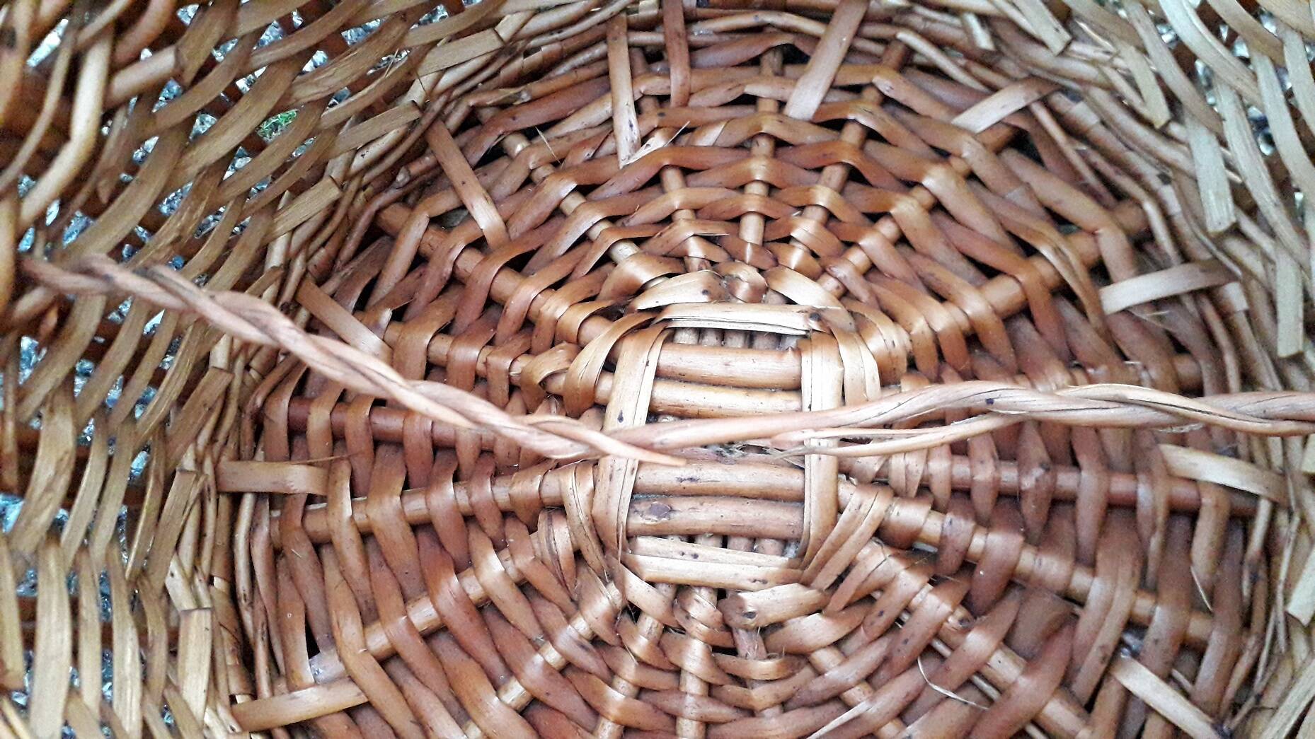 Wicker bottle holder bar basket