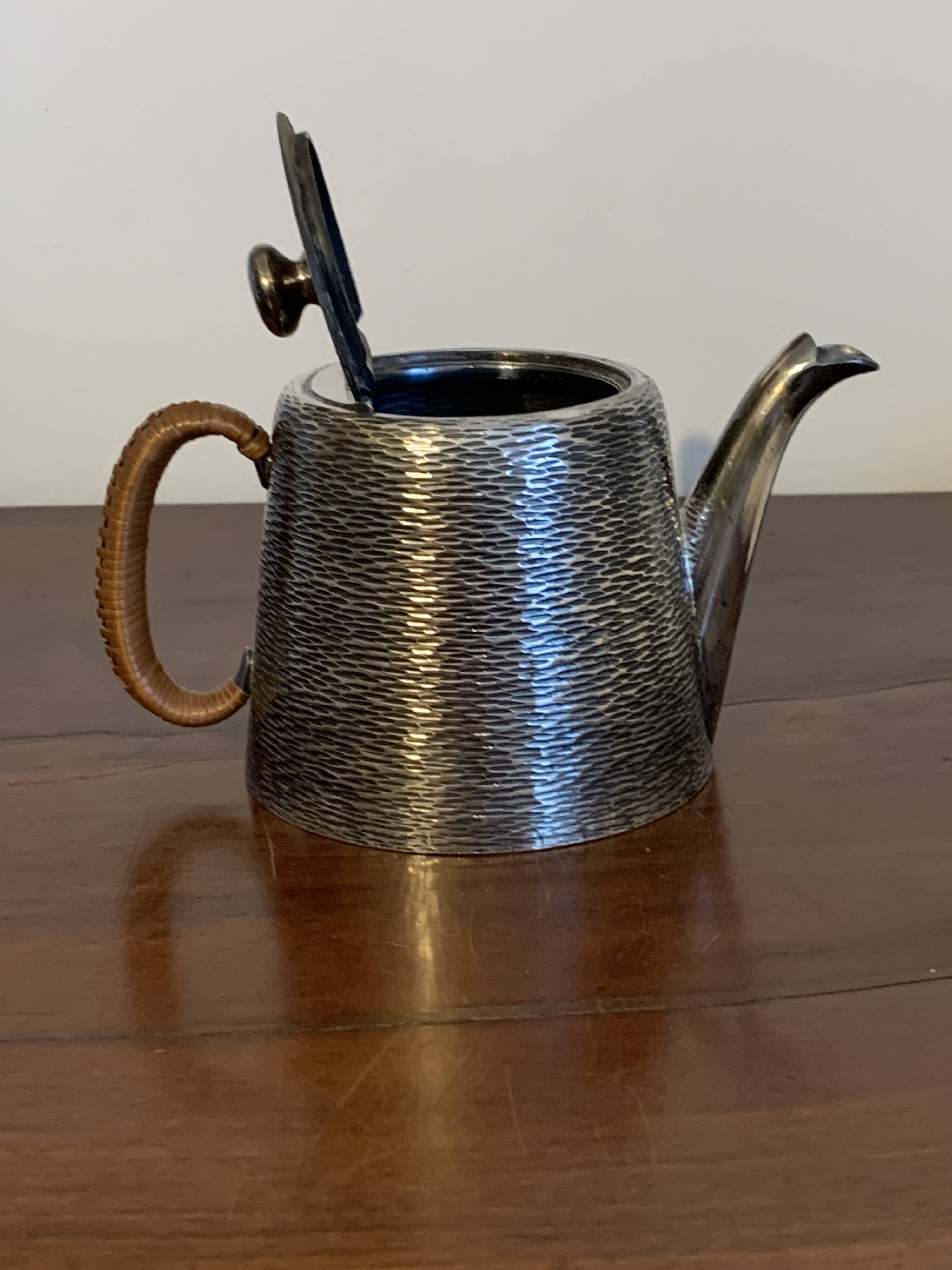 Théière en métal argenté
