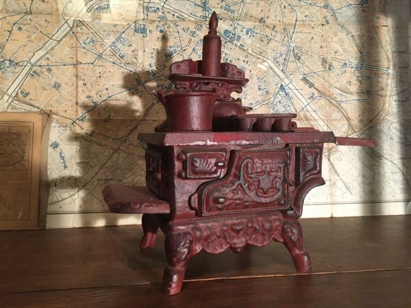 Cuisinière poêle en fonte miniature avec ustensiles