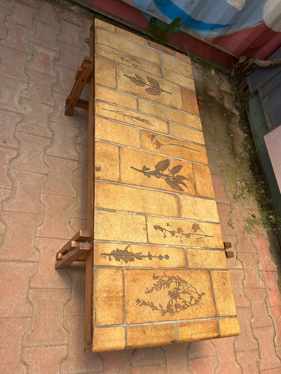 Roger ceramic capron coffee table in perfect condition