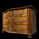 Commode galbée époque Louis XIV - Louis XV en ronce de noyer et bronzes dor
