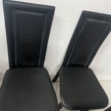Suite de huit chaises design en cuir noir XX siècle