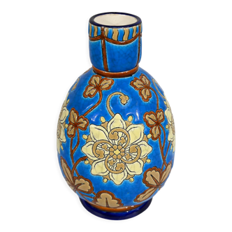 Vase à décors de fleurs en émaux de longwy – début xxe