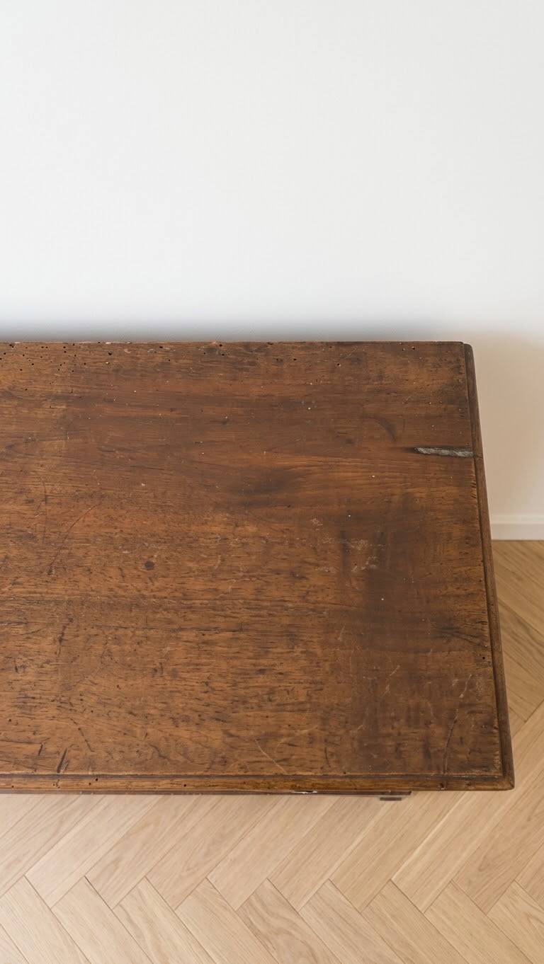 Commode ancienne en bois à tiroirs