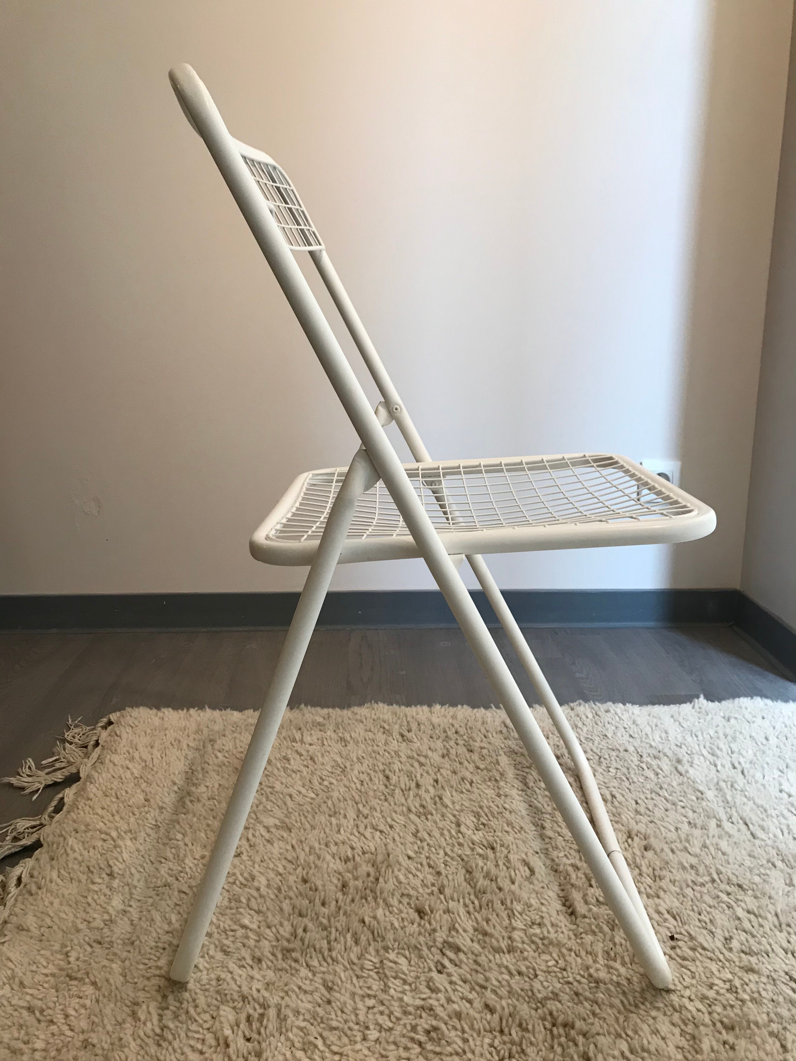White folding chairs