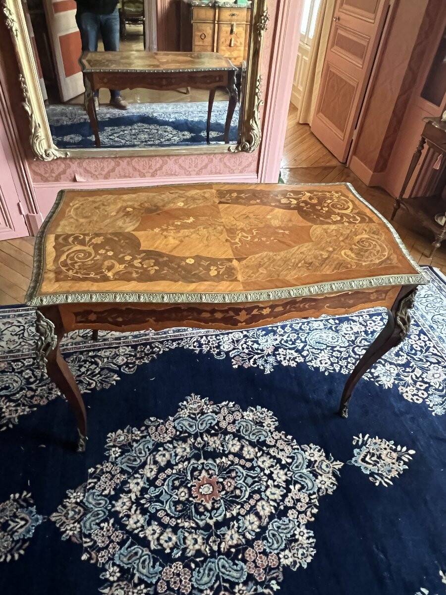 Desk, rosewood marquetry table, bronze ornaments dating from the late 19th century.