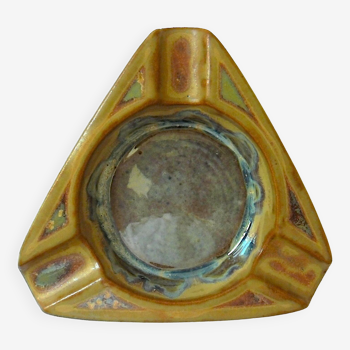 Triangular art-deco ashtray in flamed sandstone