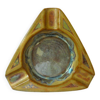 Triangular art-deco ashtray in flamed sandstone