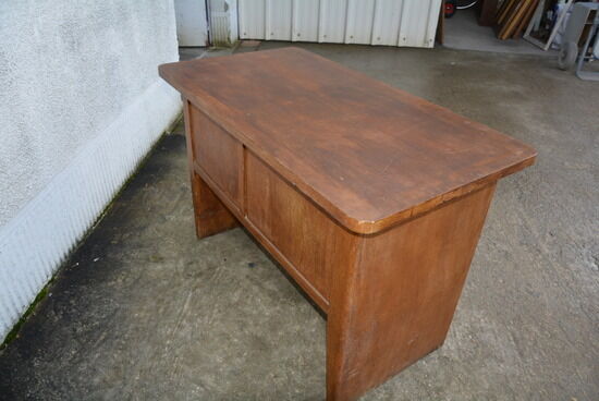 Child administrative desk