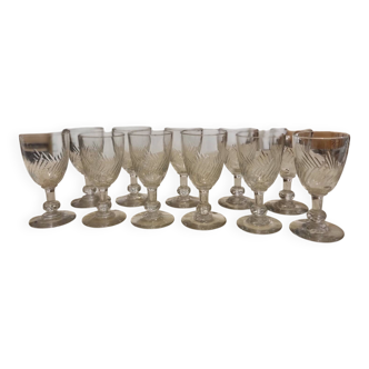 Set of 11 port glasses