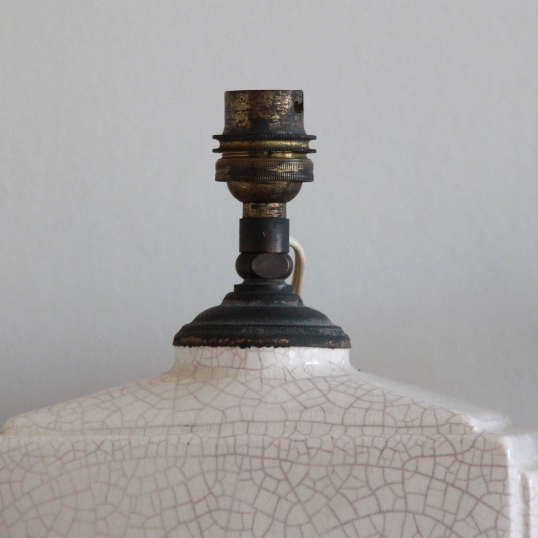 Cracked ceramic bedside lamp