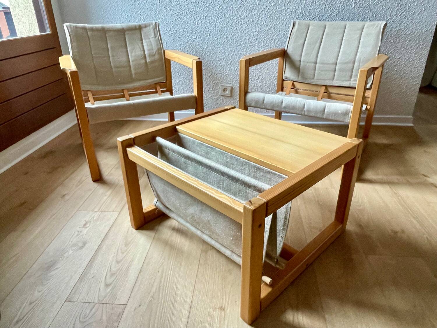 Iconic set of 2 safari armchairs by karin mobring and their coffee table – vintage ikea design in solid pine, vintage