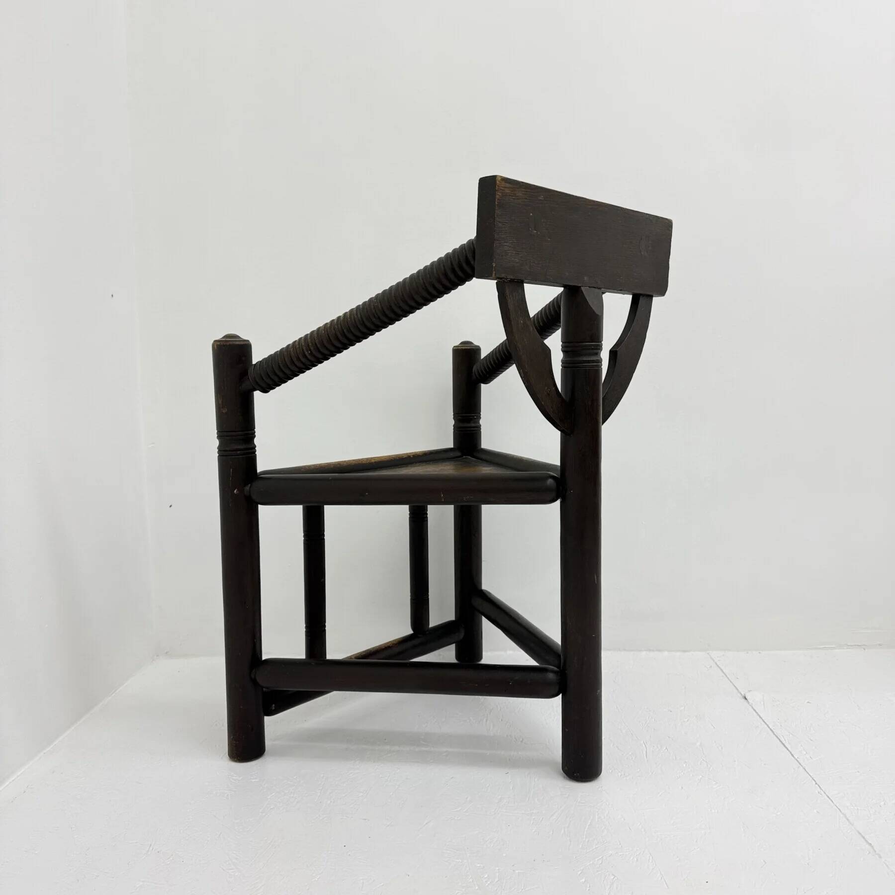 Fauteuil à bras trépied suédois en chêne massif, années 1960