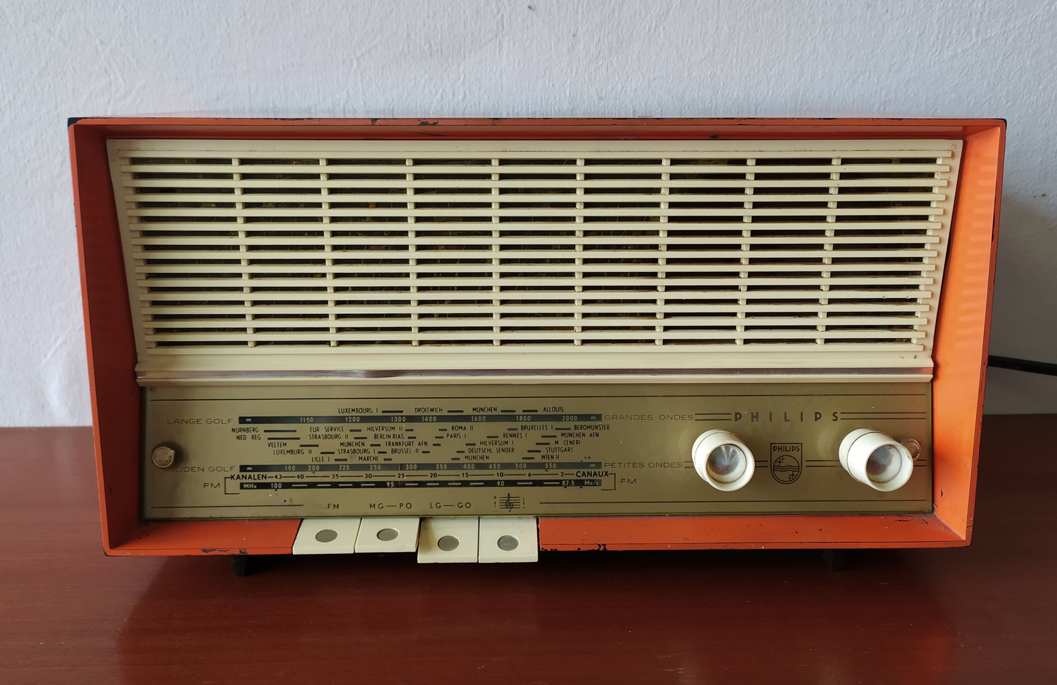 Philips vintage radio station