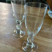Lot de 2 petits verres signés Lalique modèle Frejus