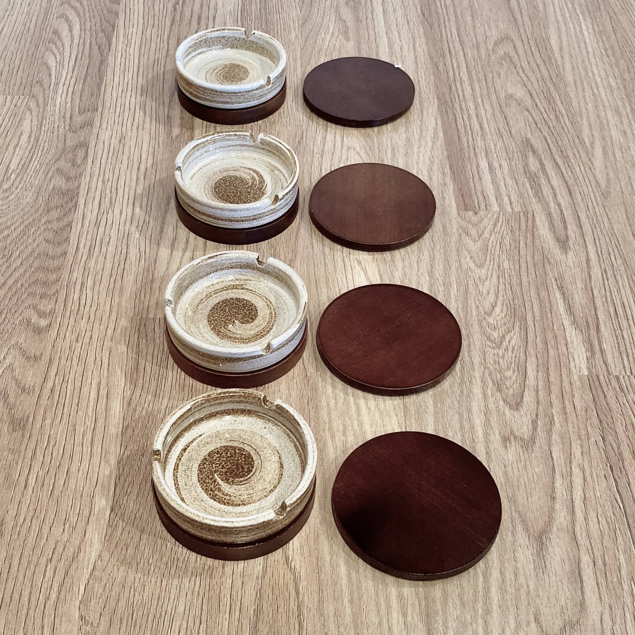 Ensemble de quatre cendriers design scandinave.