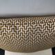 Coussin ocre motifs