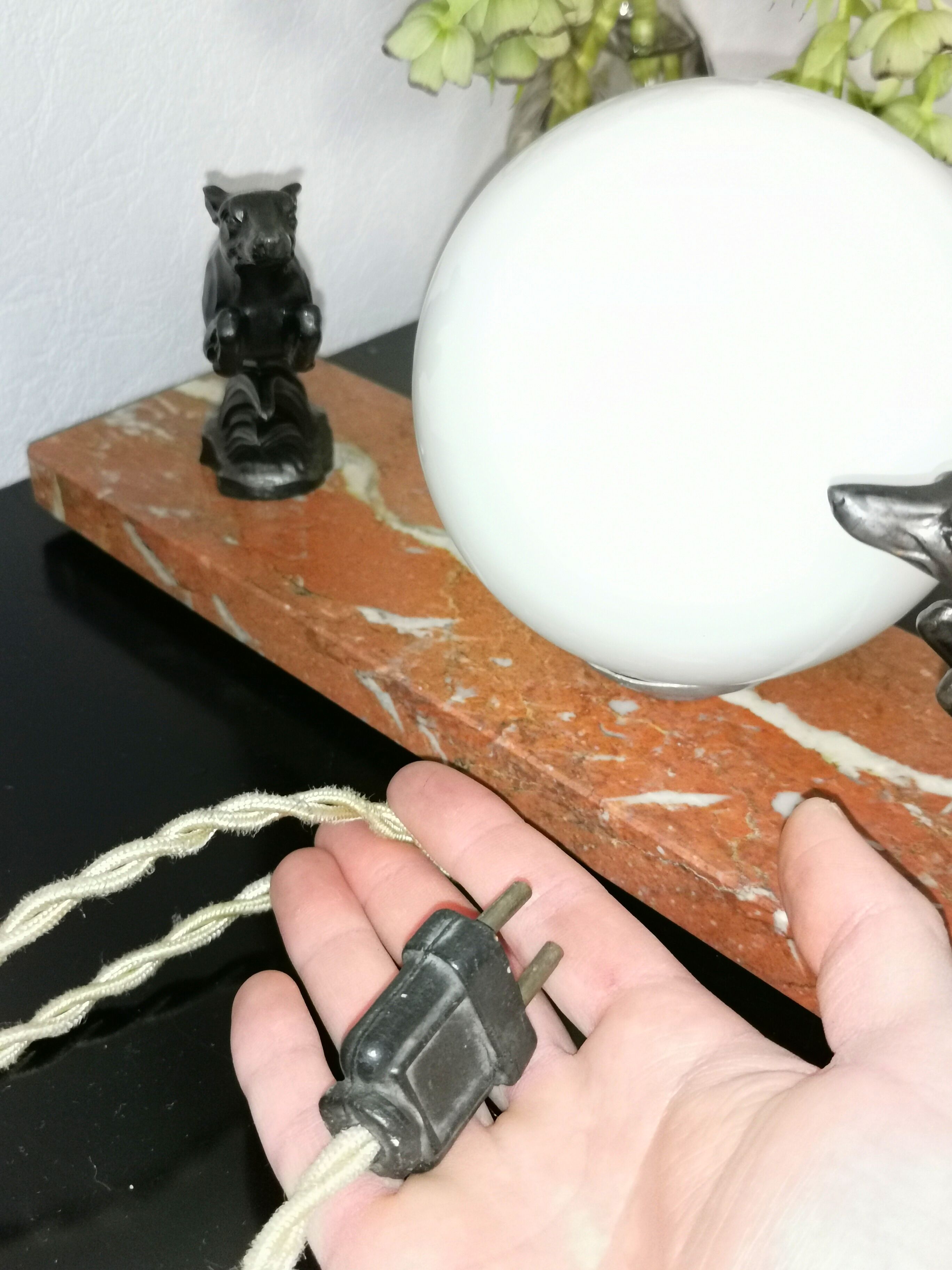 Art deco lamp, marble, globe, opaline and greyhounds in regulation, 1930