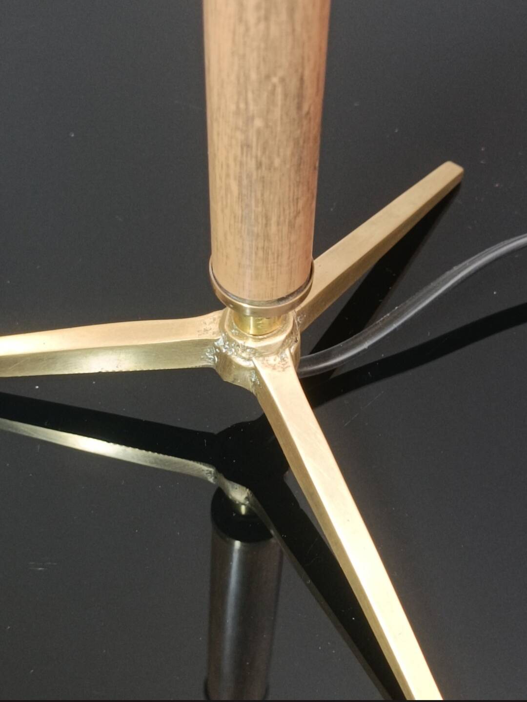 Paire de lampes en bois et laiton 1960s
