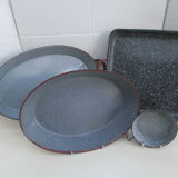 Ensemble de 4 plats en  fer émaillé- anciens