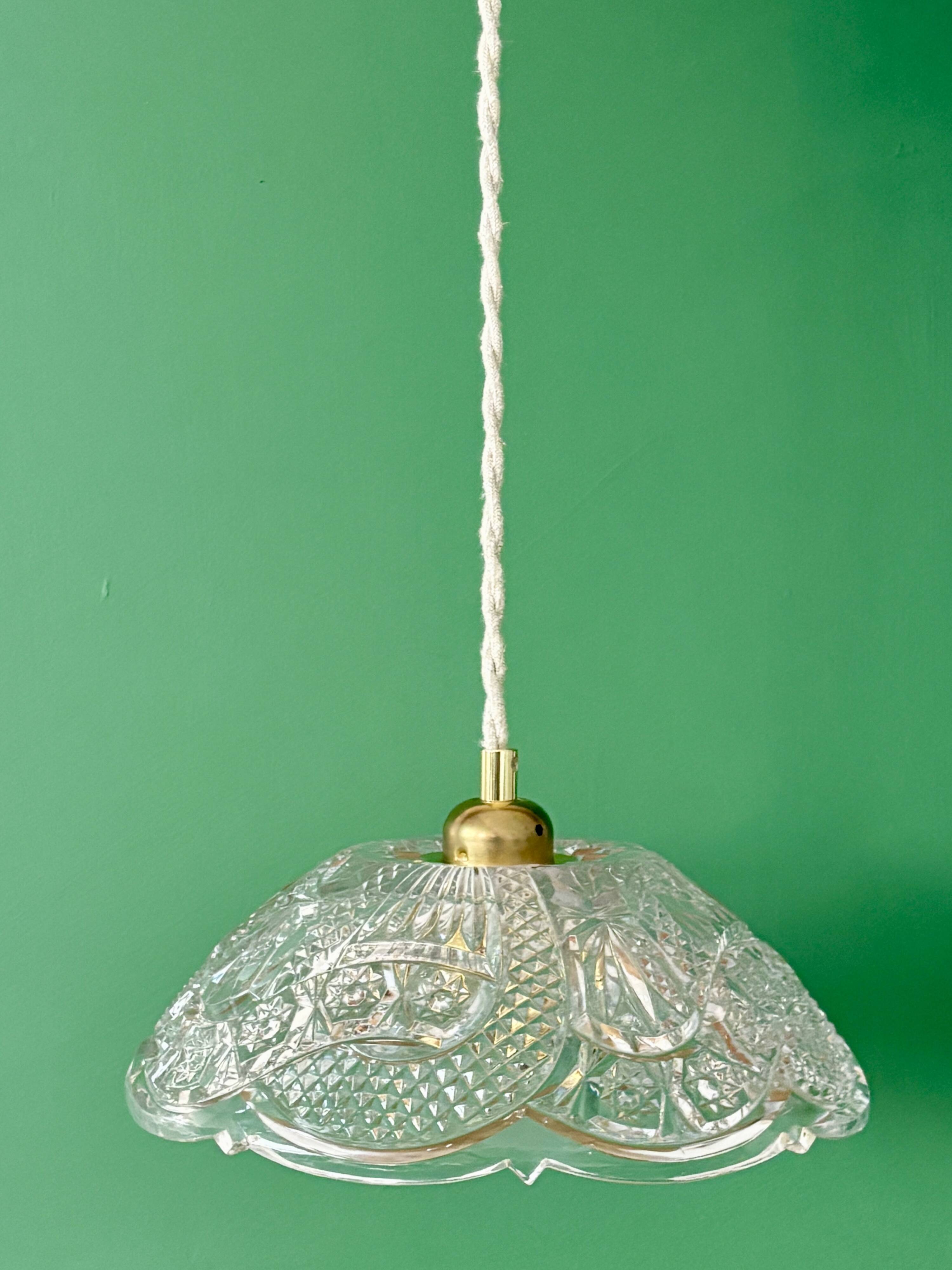 Suspension abat-jour vintage en verre travaillé - collection vaisselle -