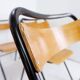 7 chaises pliantes en bois et métal noir, 1960