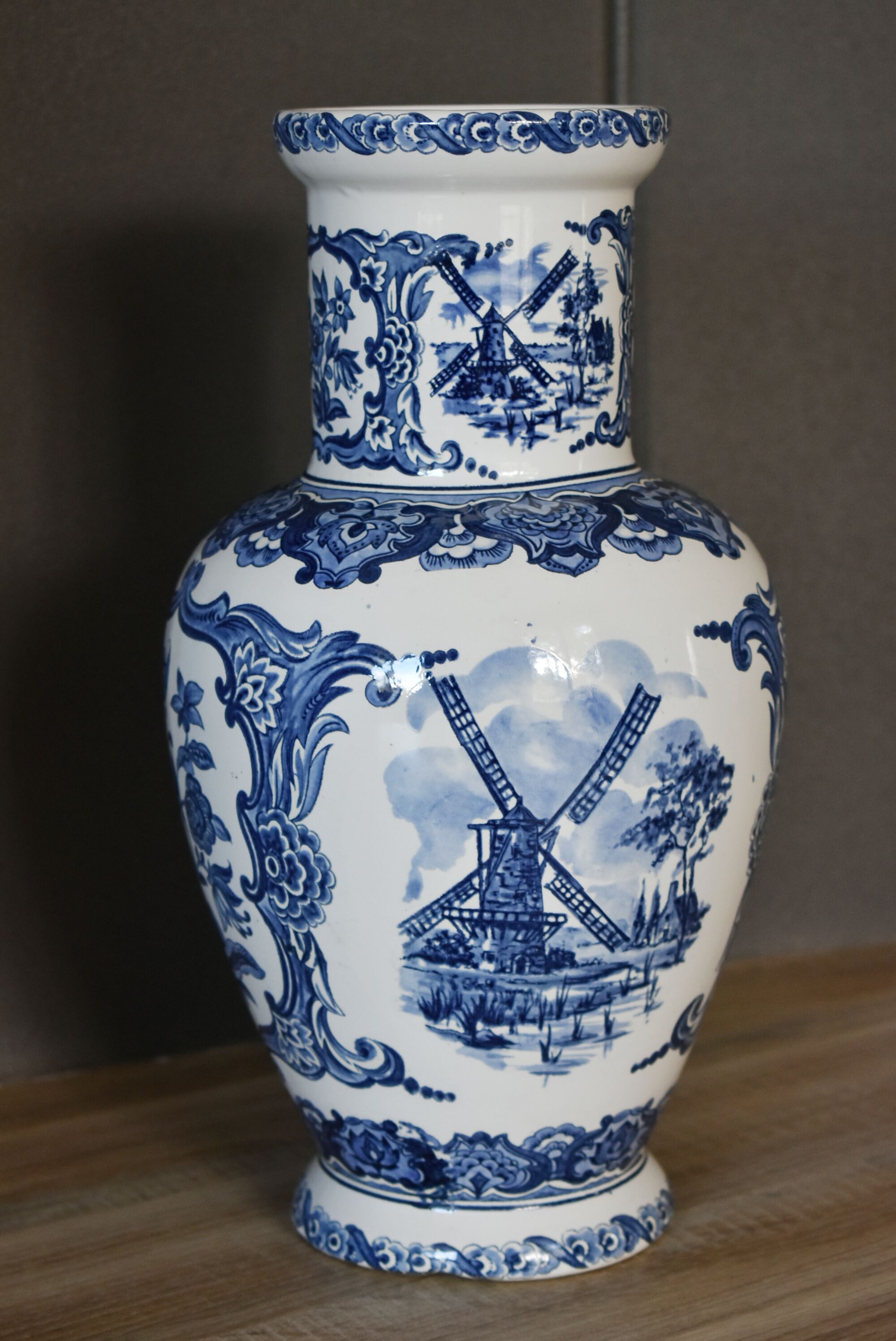 Ceramic vase floral decoration