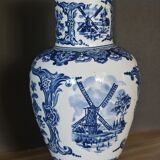 Ceramic vase floral decoration