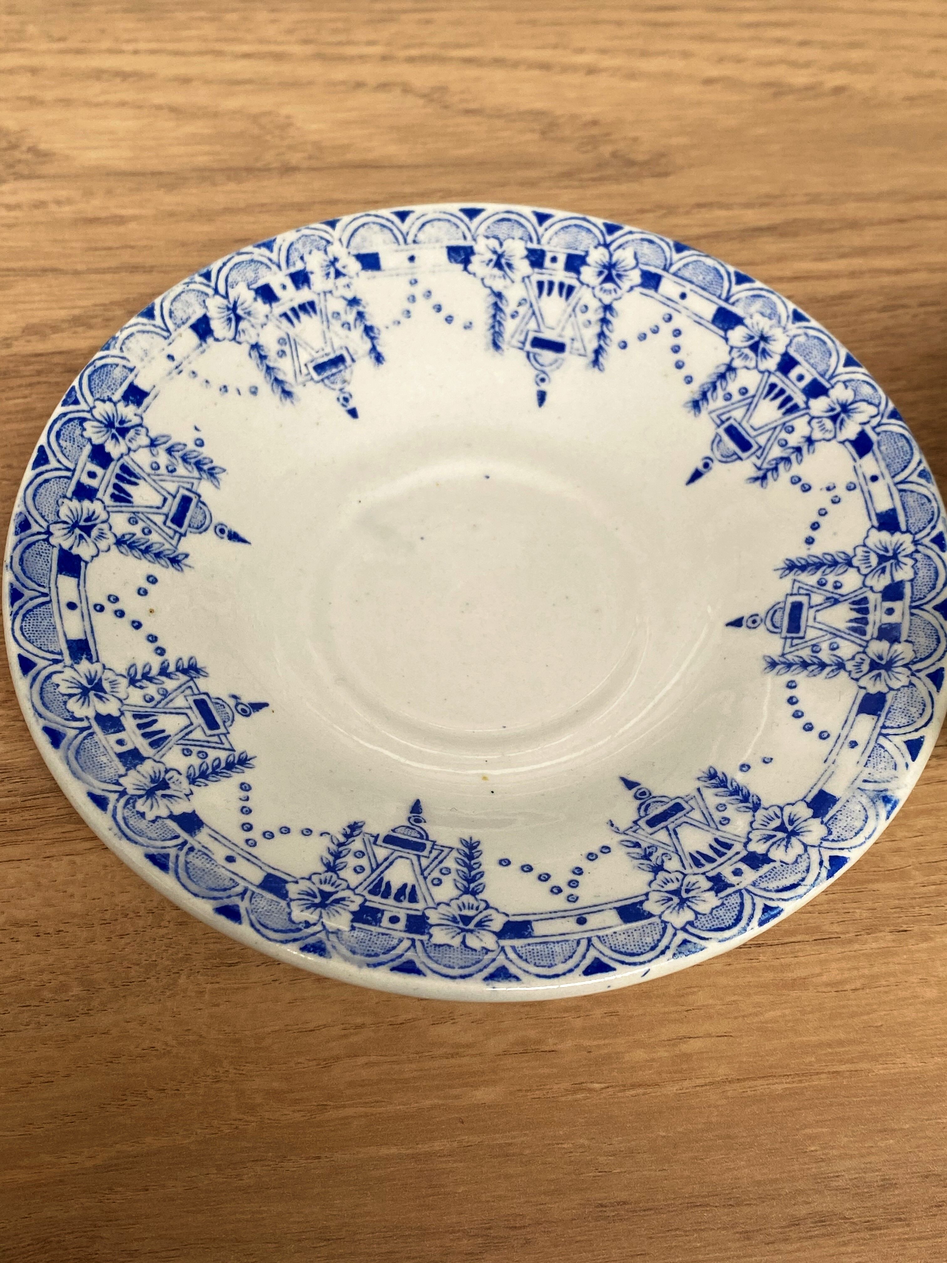 Set of 3 tea cups and their earthenware cups