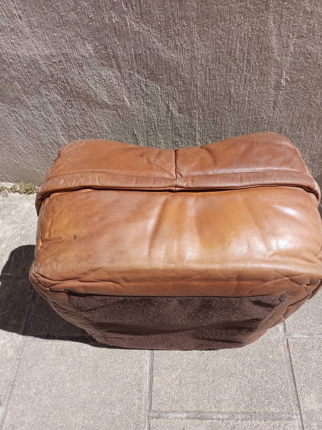 Vintage leather pouf