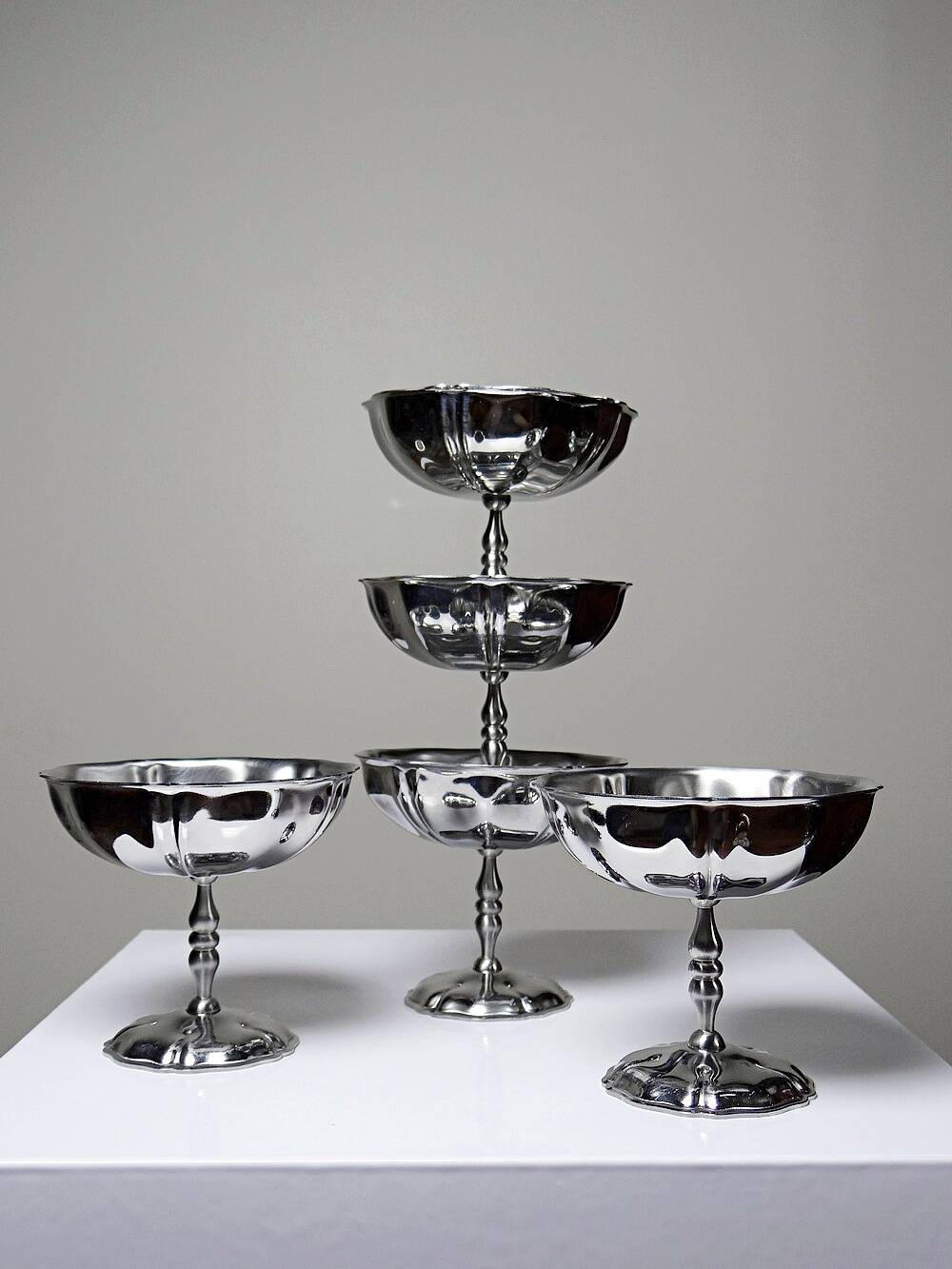 5 vintage-style bistro-style stainless steel dessert bowls on feet