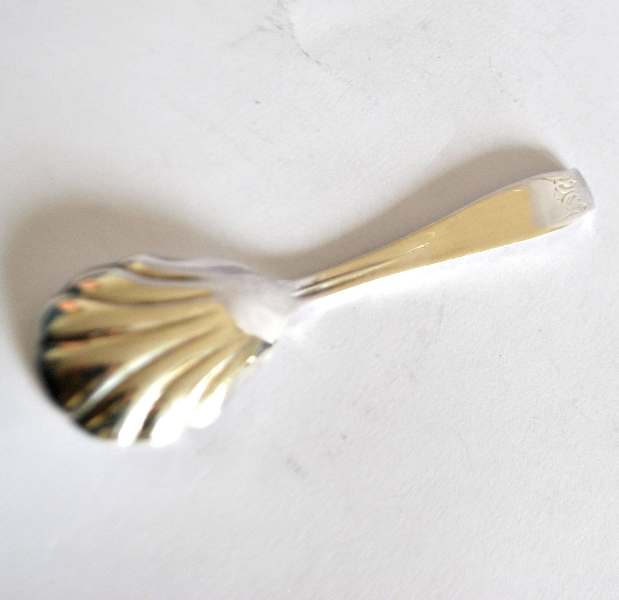 Cuillère à sucre vintage en métal argenté Gulden Alsace, décor coquille
