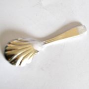 Cuillère à sucre vintage en métal argenté Gulden Alsace, décor coquille