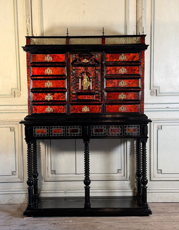 Cabinet anversois, ébène, écaille de tortue, palissandre et os, XVIIème siècle