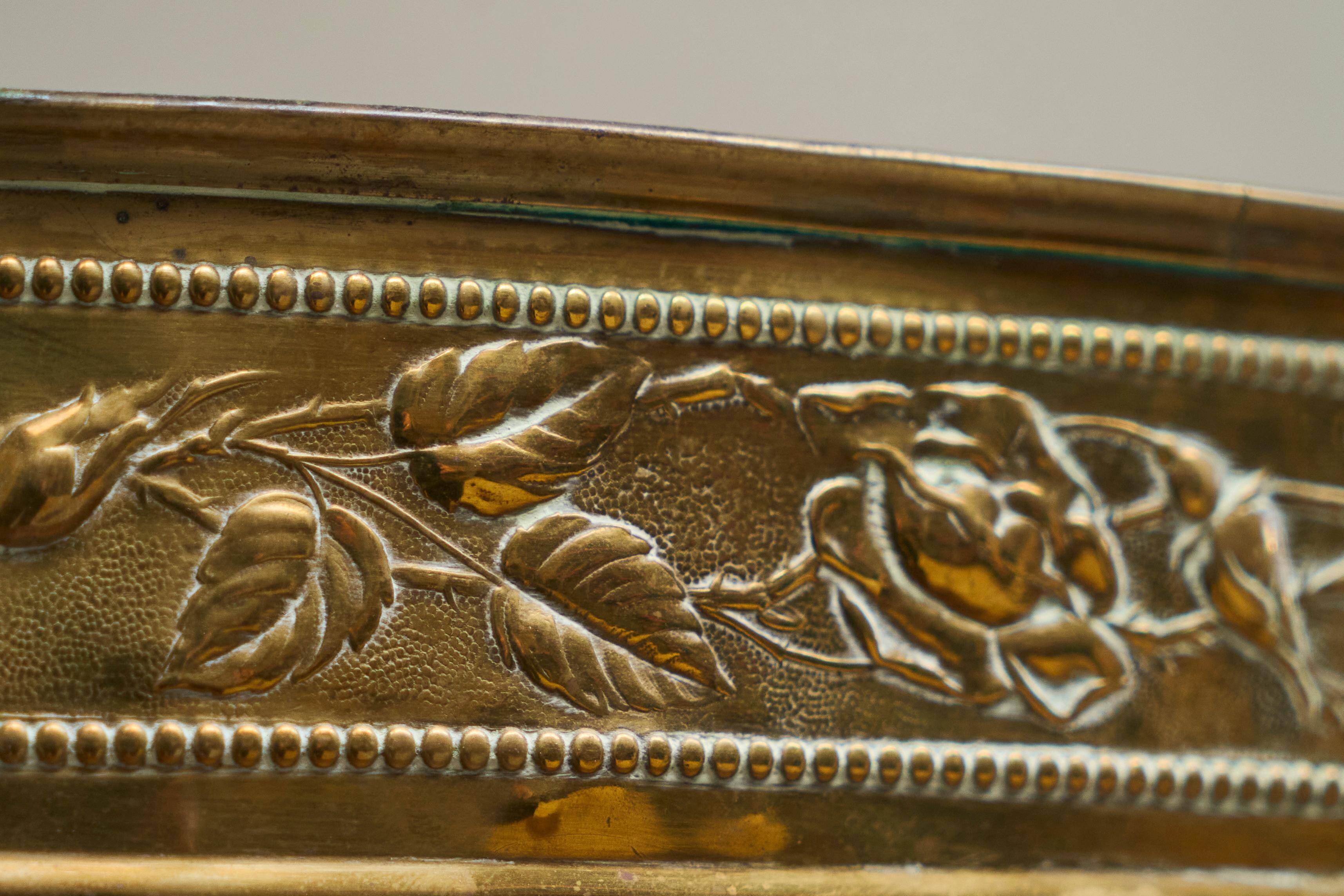 Neoclassical cache-pot in patinated brass, 19th century.