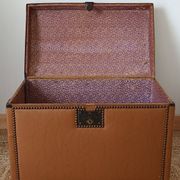 Malle bombée en bois et simili cuir vintage