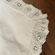 Paire taies d oreiller broderie anglaise.