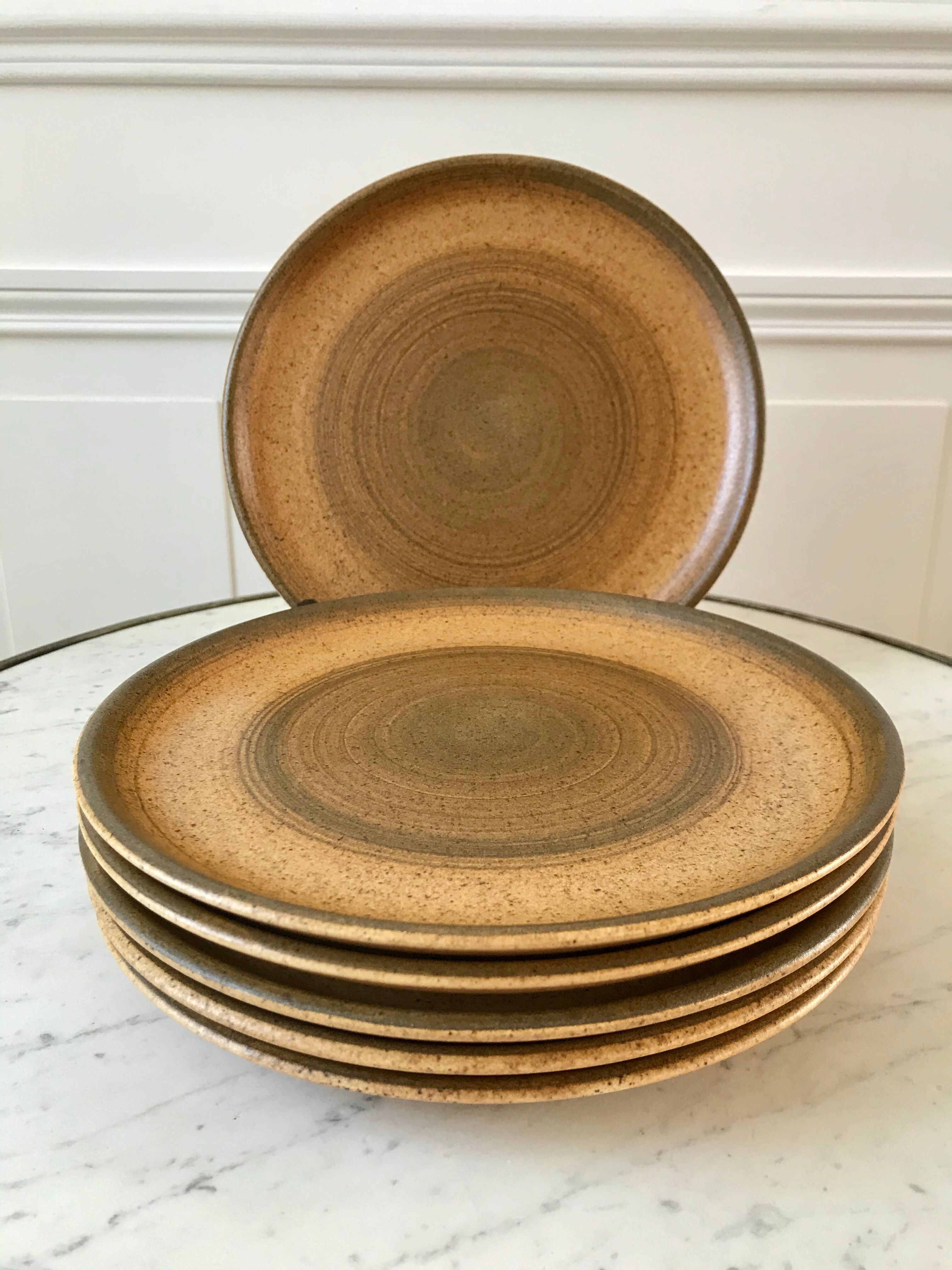 Set of 6 Lonchamp flat plates in hand-painted sandstone