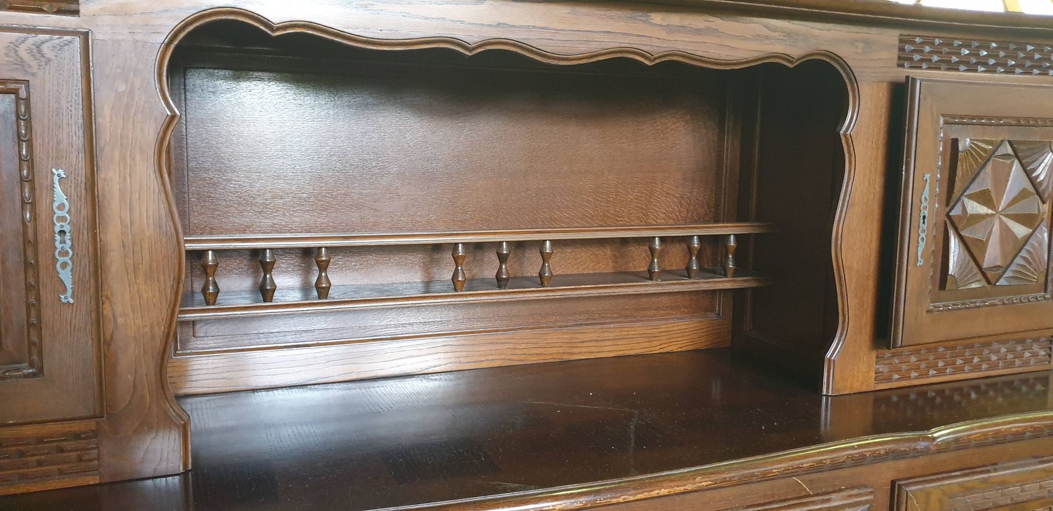 Imposing Basque furniture with regional crosses and original central door - 20th century