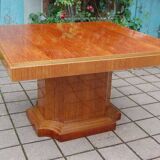 Art Deco table in moiré mahogany from the 1930s.