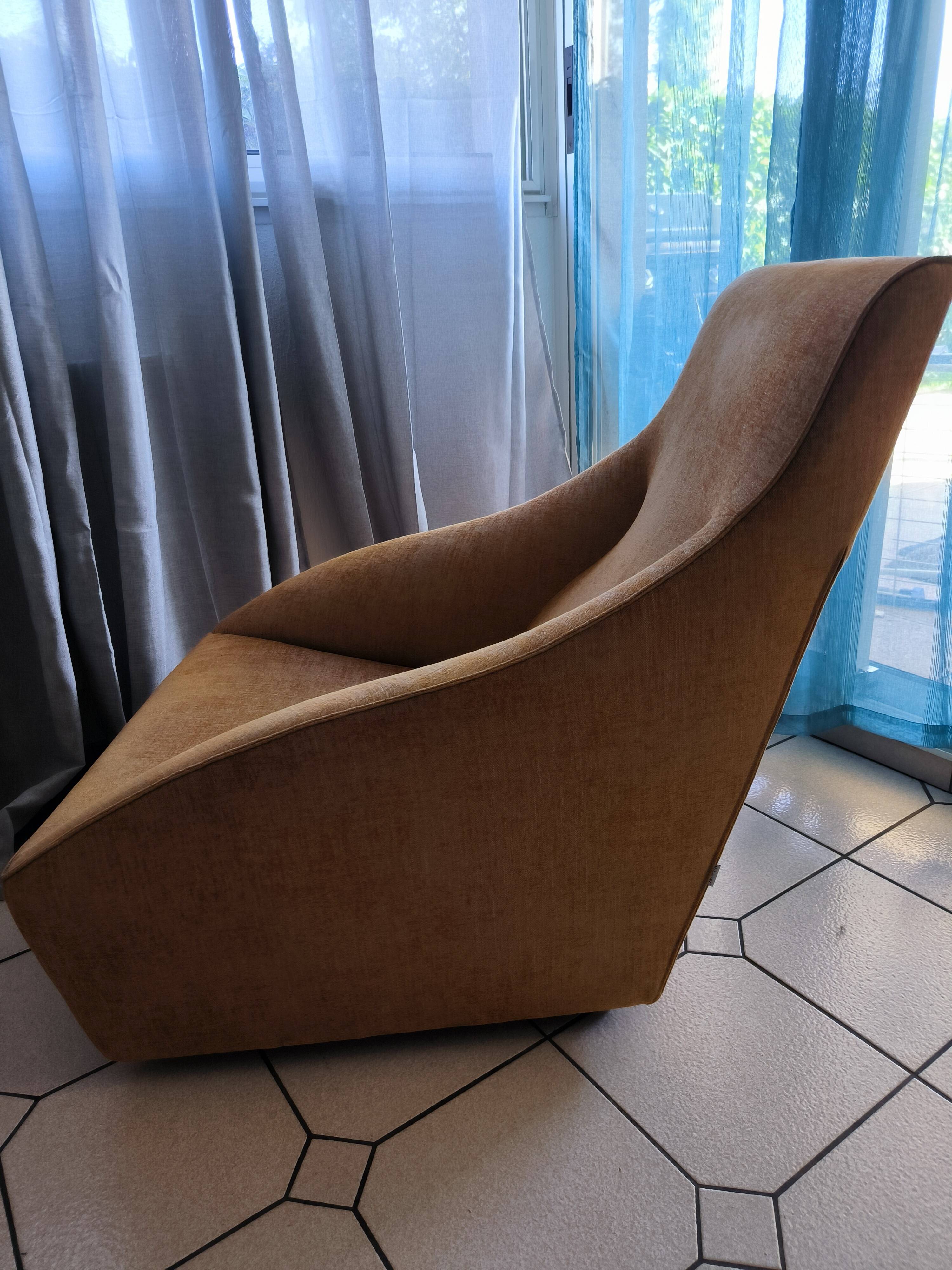 Doda armchair with armrests