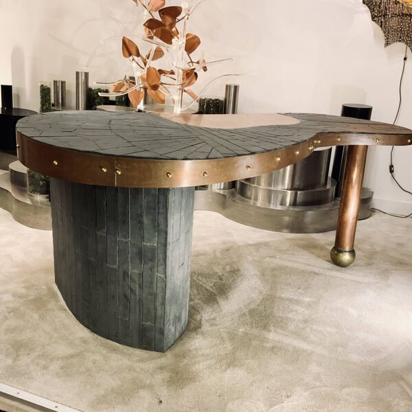 Bureau En Marqueterie D’ardoise Et Cuivre, Signé, Daté, Probablement Pièce Unique