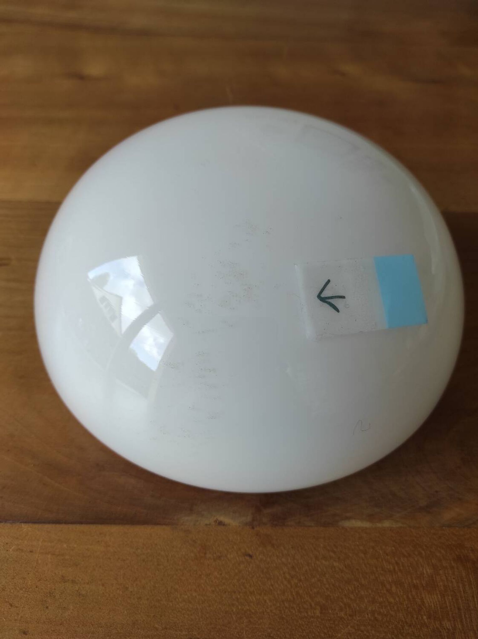 Demi-globe en opaline blanche hauteur 10 cm
