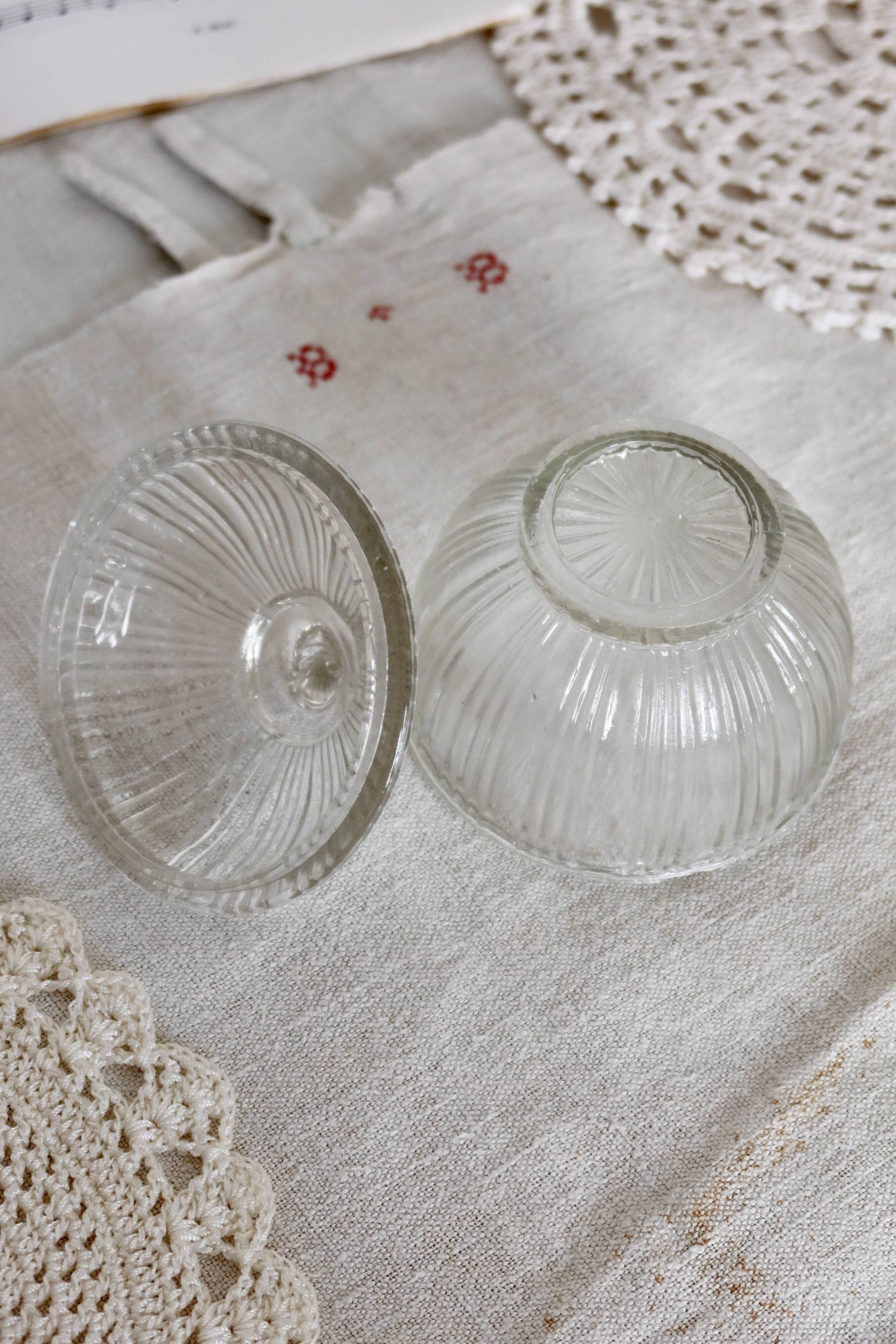 Small vintage candy dish / sugar bowl in ribbed glass