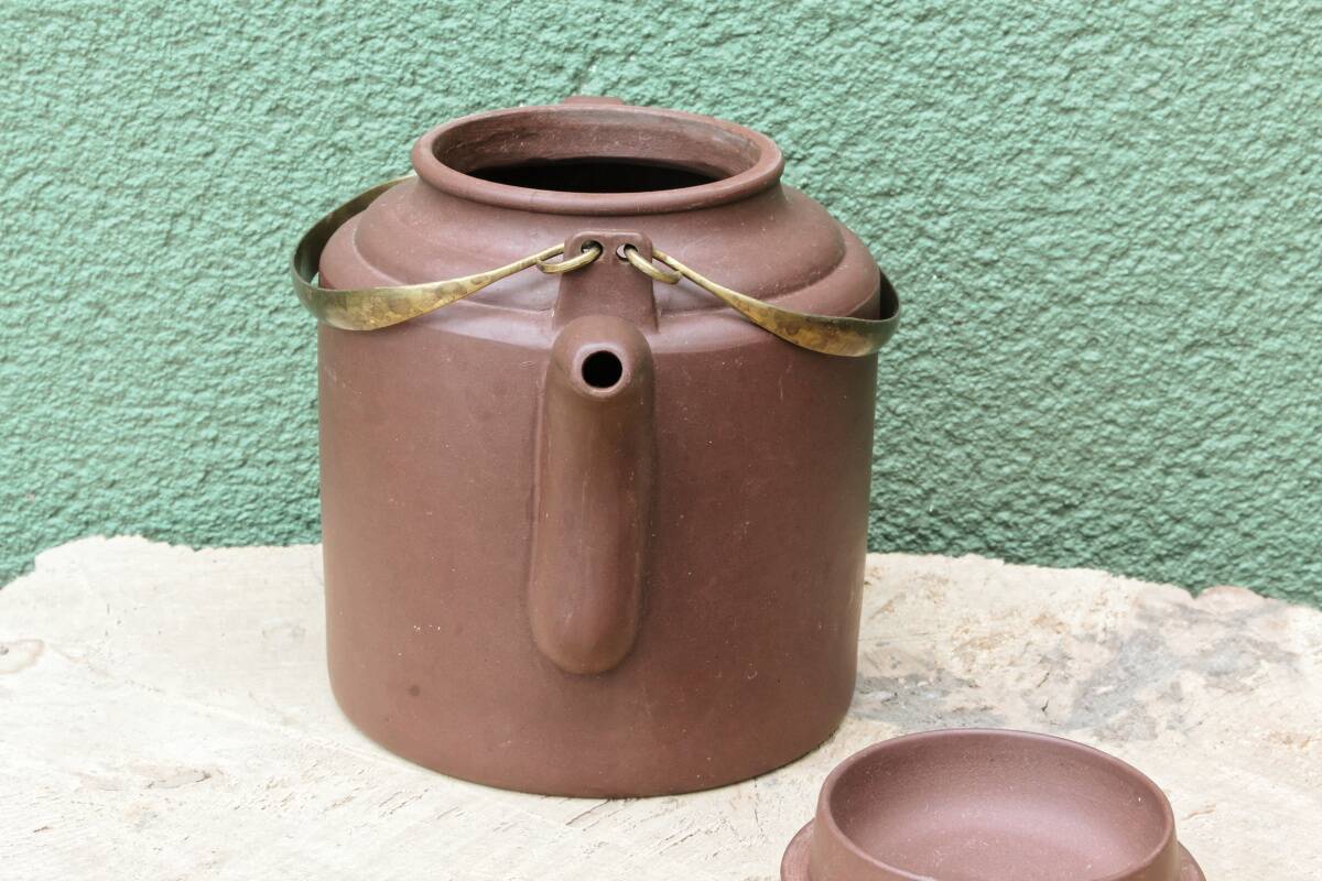 Chinese teapot in stoneware, Yixing, signed